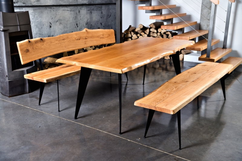 Stół i dwie ławki