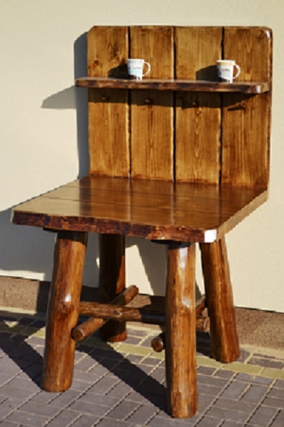 Oryginalny design krzesła drewnianego