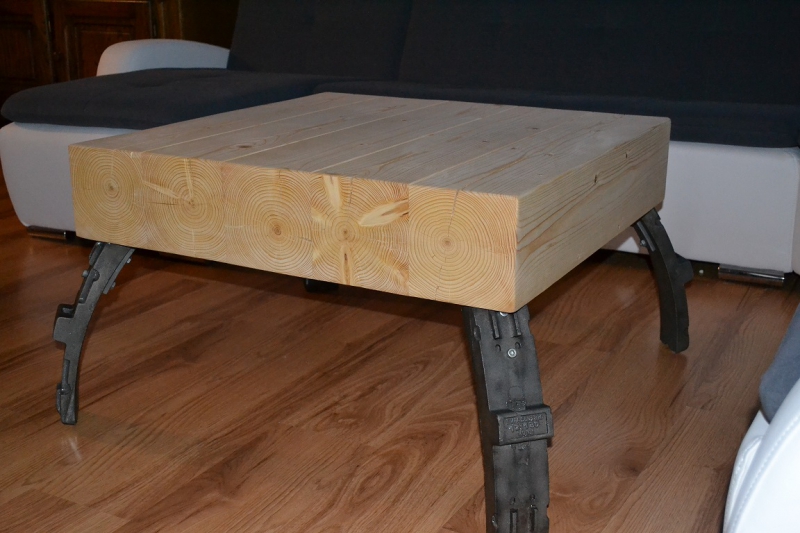 Oryginalny stolik drewniany